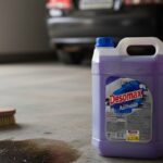 Como tirar mancha de óleo do piso da garagem sem estragar o concreto