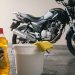 Detergente neutro para lavar moto: pode usar sem estragar a pintura e o cromado?
