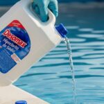 Hipoclorito de sódio para piscina: como usar, dosagem certa e cuidados com o cloro